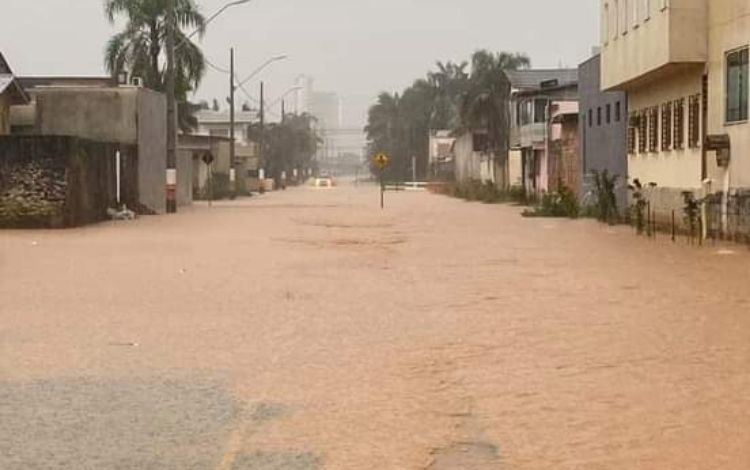 Balneário Camboriú está em estado de alerta por causa da chuva