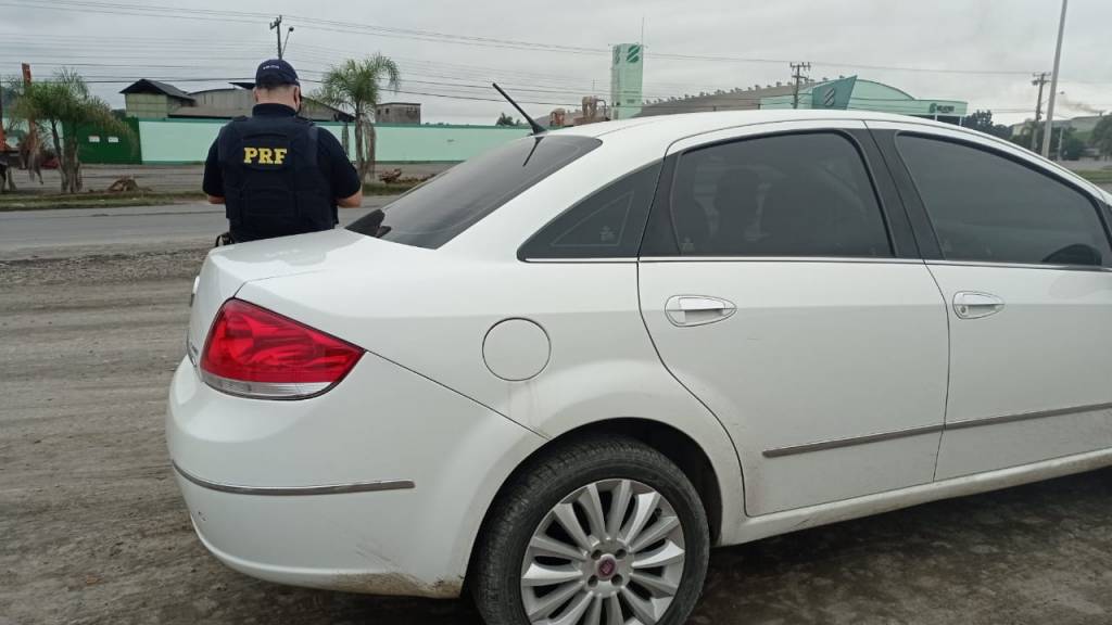 PRF flagra adolescente dirigindo na BR-470 em Pouso Redondo