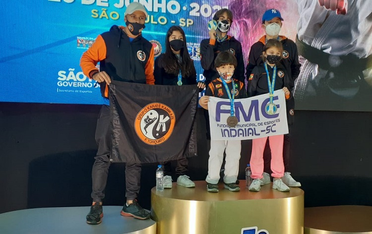FME Indaial-Karatê Kamikaze conquista Campeonato Zonal Sul-Sudeste