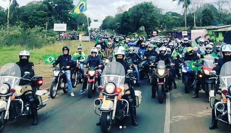 Presidente Jair Bolsonaro participa de motociata em Chapecó