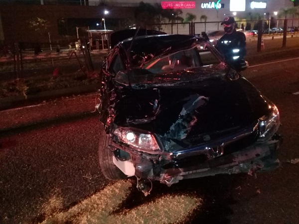 Depois de causar acidente, motorista tenta fugir em Blumenau