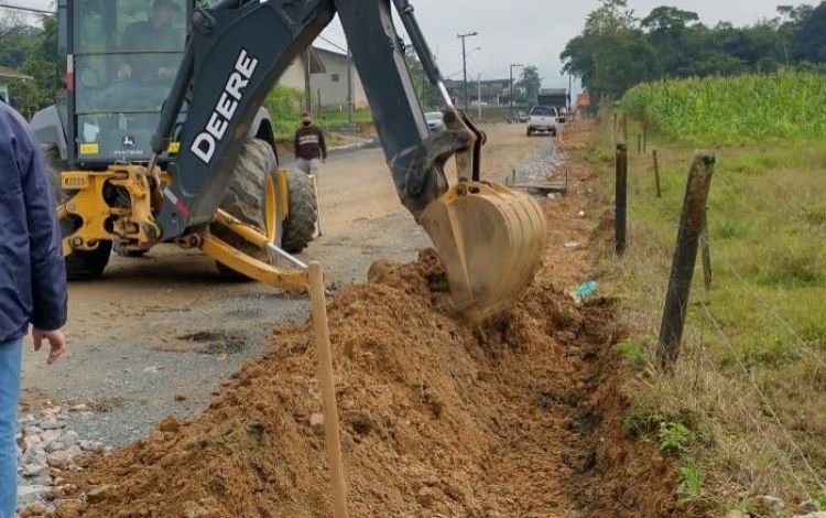 Samae inicia implantação de 2.200 metros de redes novas em rua de Blumenau