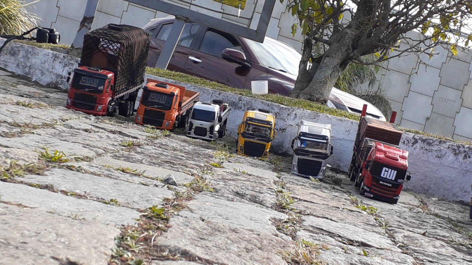 Encontro de miniaturas de caminhão é realizado em Indaial