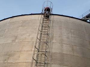 Homem morre após cair dentro de silo em Ilhota