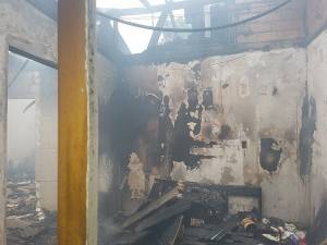 Residência é destruída por incêndio em Blumenau