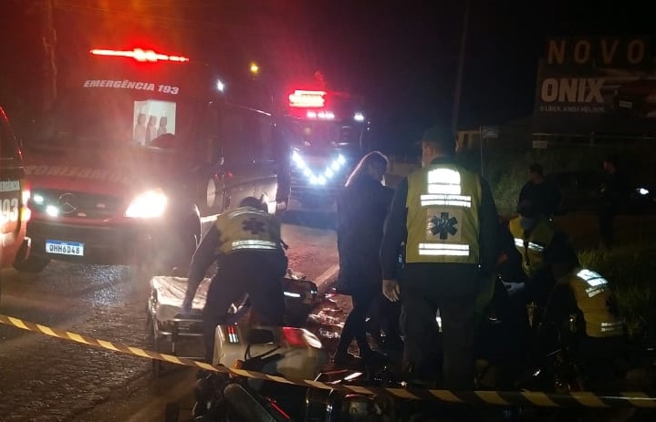 Condutores ficam feridos após colisão entre quatro veículos em Brusque