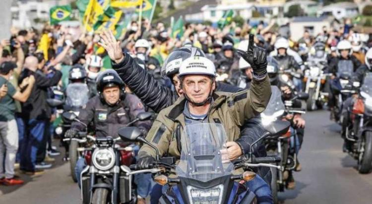 Presidente participa de passeio de moto em Florianópolis