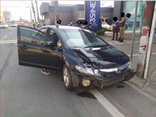 Motorista causa colisão entre veículos ao invadir preferencial em Indaial