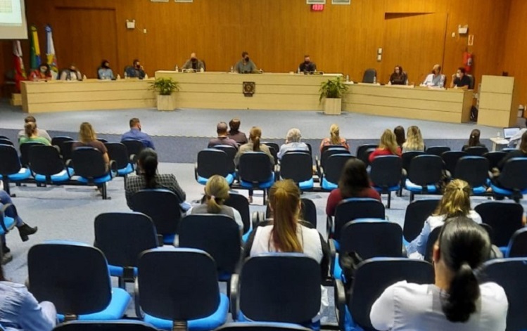 Câmara de Timbó discute sobre a permanência das crianças nos NEIs