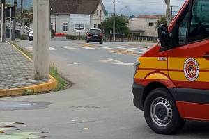 Mais um acidente é registrado defronte à rua Espírito Santo em Timbó