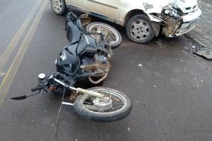 Motociclista ficou ferido após uma colisão em Rodeio