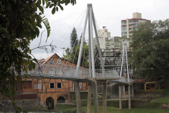 Ponte do Complexo Turístico Jardim do Imigrante será reaberta no sábado (14)