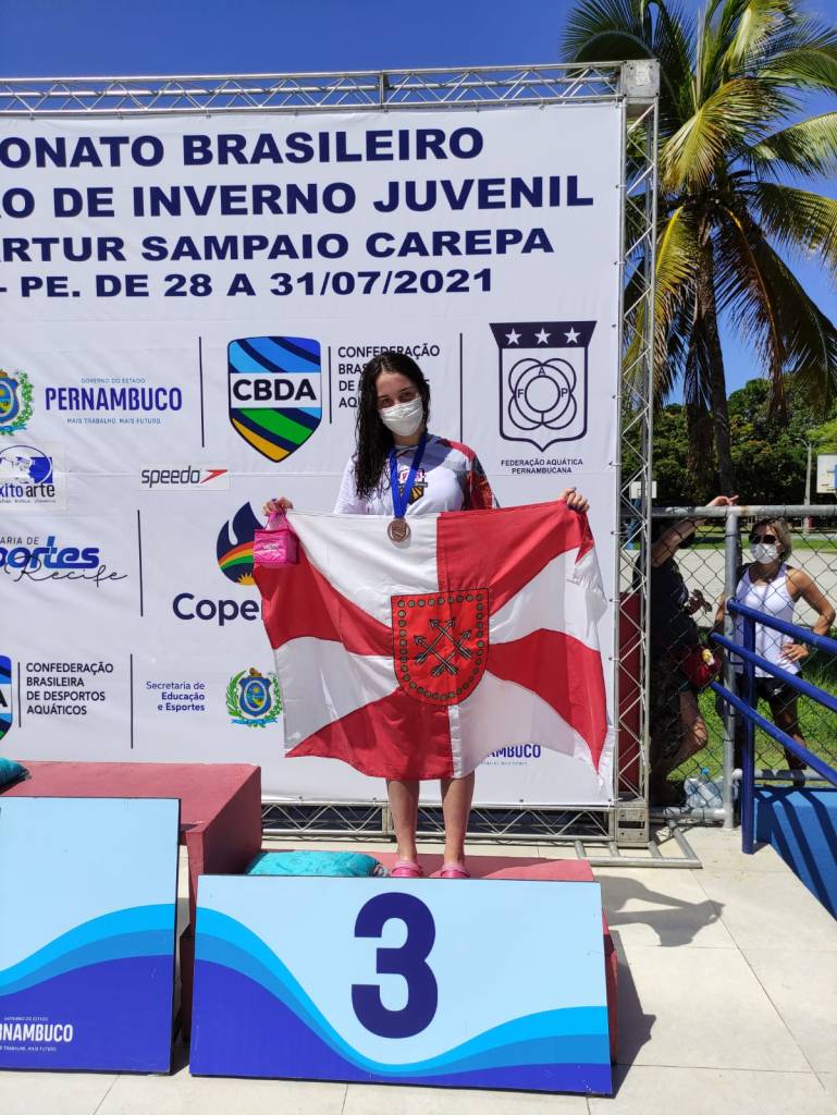 Nadadora de Indaial conquista bronze em campeonato nacional