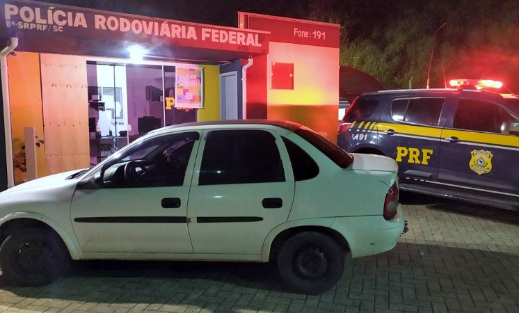 Automóvel roubado em Camboriú é recuperado na BR 470 em Navegantes