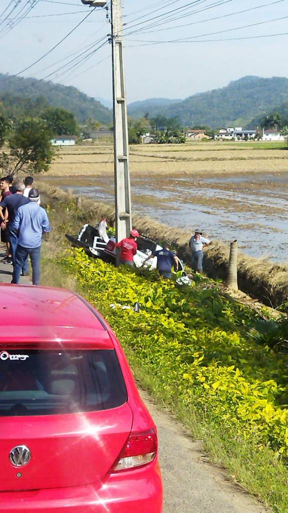 Colisão entre carro e caminhão deixa um morto em Massaranduba