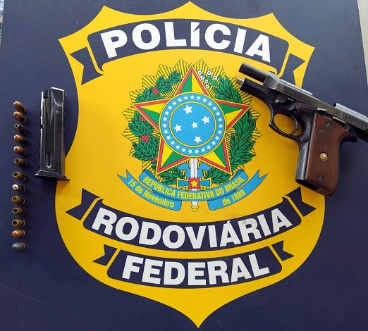 Homem é preso com arma sem registro e várias munições na BR 101 em Joinville