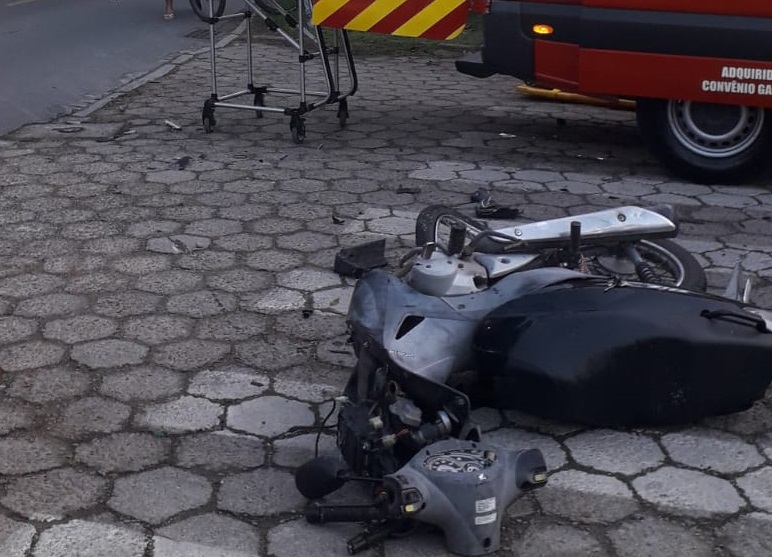 Motociclista sofre vários ferimentos após ser atingido por automóvel em Gaspar