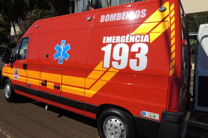 Motociclista é encaminhado ao hospital após colidir contra carro em Blumenau 