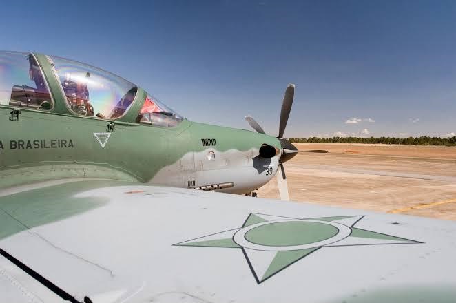 Aeronave carregada com 296 kg de cloridrato de cocaína é interceptada pela FAB no espaço aéreo do Brasil