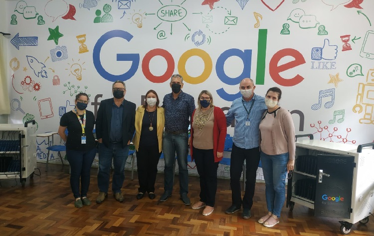 Brusque vem a Timbó conhecer projeto Google for Education