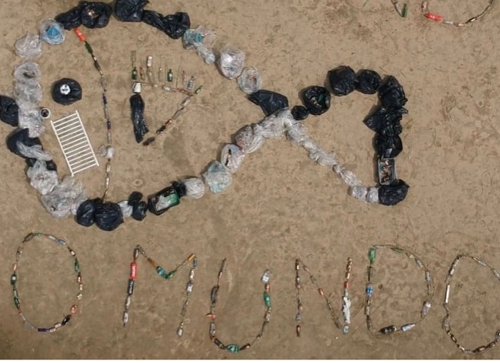Mais de 700kg de lixo são retirados da praia de Gravatá