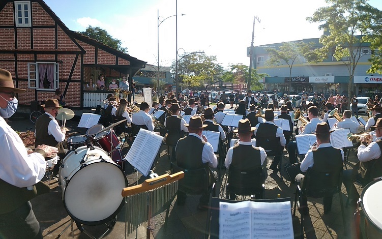 Banda Municipal realiza apresentação especial no aniversário de Timbó