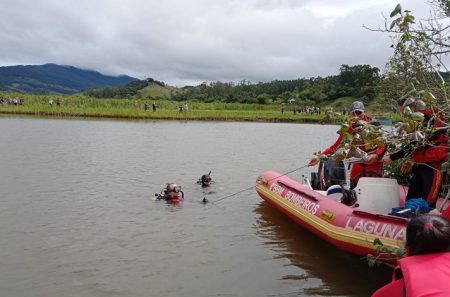 Criança de 9 anos é a única sobrevivente de canoa que virou com três pessoas na água