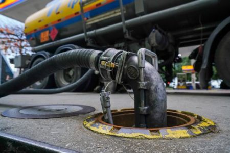 Estudo para viabilizar redução dos preços dos combustíveis é determinado pelo governador de SC