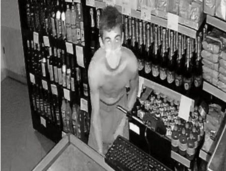 Bandido furta bebidas de data curta em Indaial