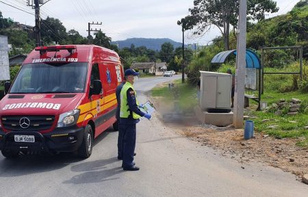Ciclista morre após colidir contra bomba de água em Taió
