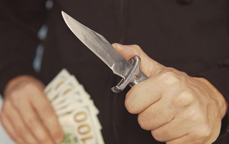 Homem utiliza faca para roubar dinheiro em Pomerode