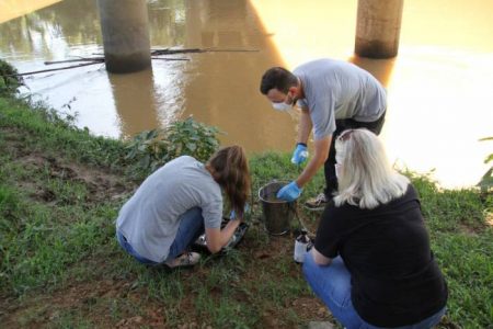 Programa de Educação Ambiental realiza monitoramento da qualidade das águas de Timbó