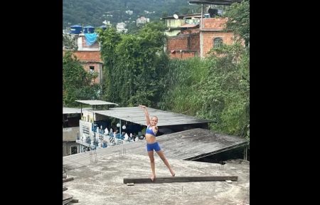 Menina treina ginástica olímpica na laje de casa e viraliza na internet