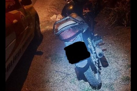 Motociclista tenta fugir de abordagem policial em Benedito Novo