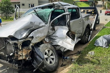 Motorista fica preso às ferragens e morre após acidente em Salete