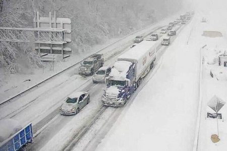 Nevasca interrompe tráfego em importante via ao sul de Washington