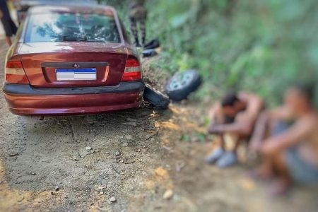 Rocam de Blumenau flagra homens desmanchando veículo