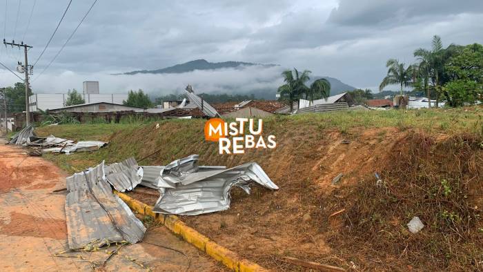 Defesa Civil investiga possível tornado em Timbó