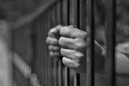 Homem é preso após descumprir medida protetiva em Blumenau
