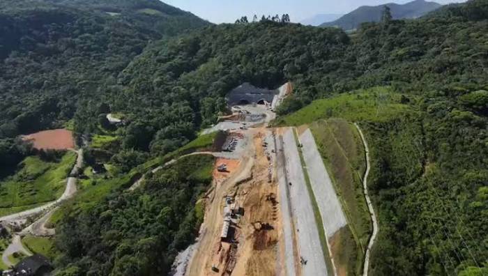 Maior obra rodoviária do Brasil segue avançando em SC