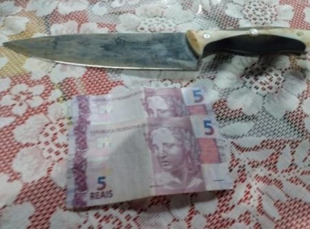 Homem ameaça dono de restaurante com uma faca pois queria comer arroz e feijão em Timbó