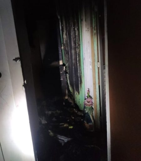Proprietários de residência ficam feridos após incêndio em Lontras
