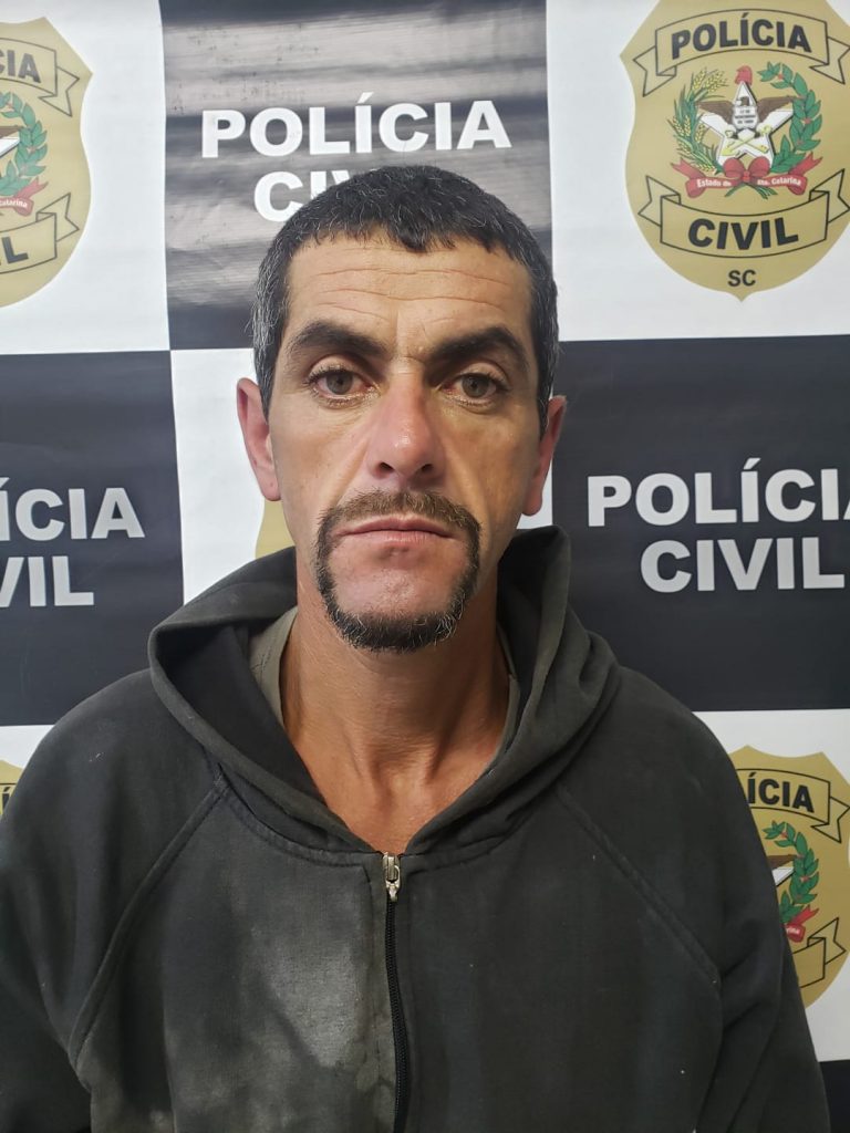 Homem condenado por roubo e tráfico de drogas é preso em Palhoça