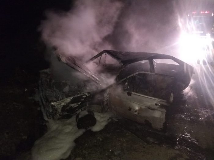 Veículo fica completamente destruído após pegar fogo em SC