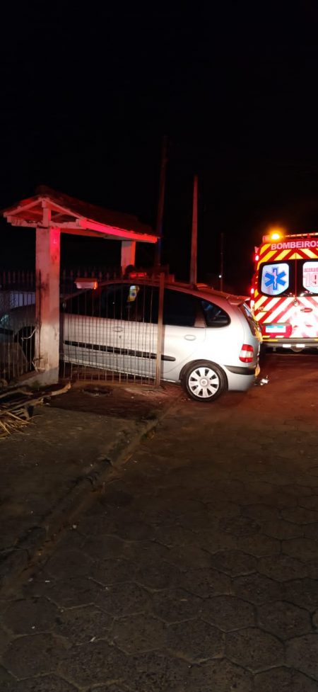 Mãe atropela filha por acidente na garagem de casa em Blumenau