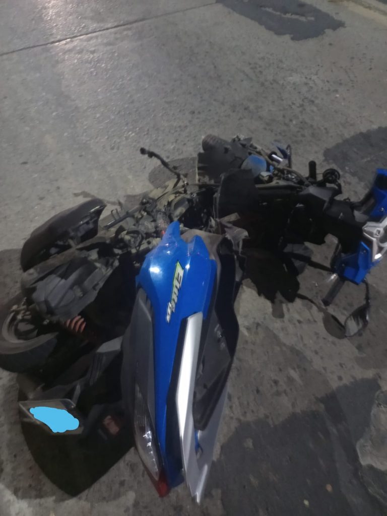 Motociclista para no hospital após colidir contra carro em Indaial