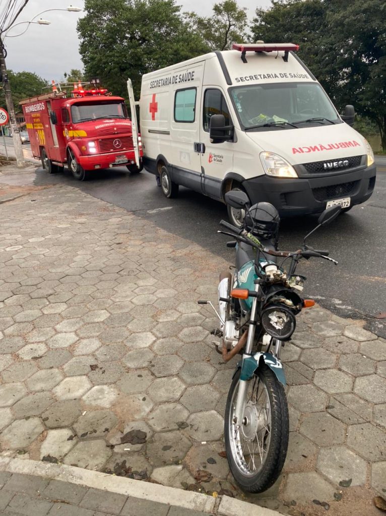 Pedestre para no hospital após ser atropelado por moto em Ilhota