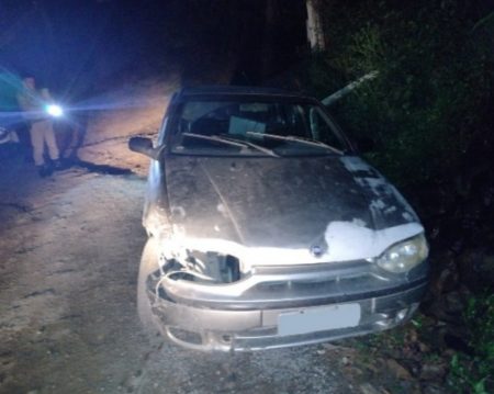 Ladrão que furtou carro é preso após colisão em Indaial