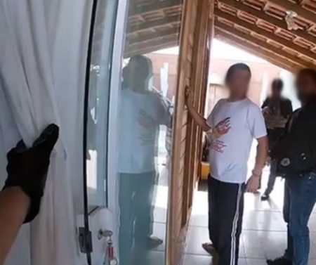 Homem é preso após aplicar Mata-Leão na ex-companheira em Rio dos Cedros