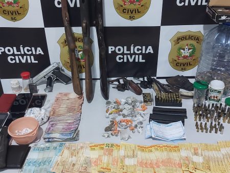 Polícia Civil apreende mais de 500 pedras de crack e aproximadamente 398 maços de cigarros em Gaspar